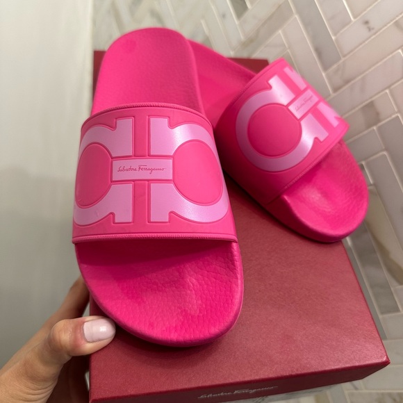 Salvatore Ferragamo slider sandals - Picture 2 of 5